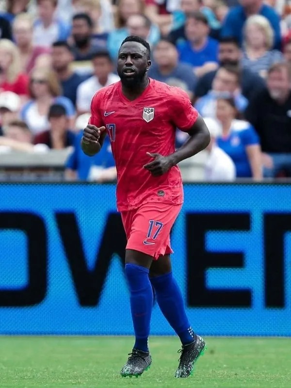 Jozy Altidore running in the red USA #17 jersey