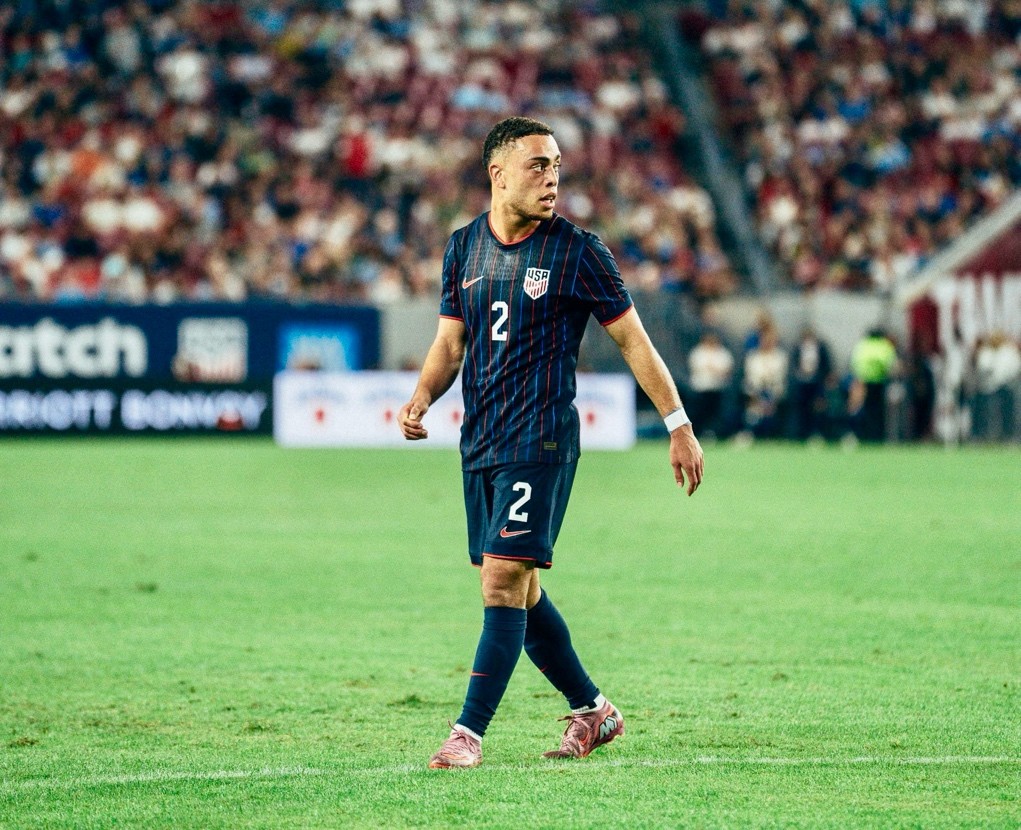 Sergiño Dest in a US national team jersey on the field